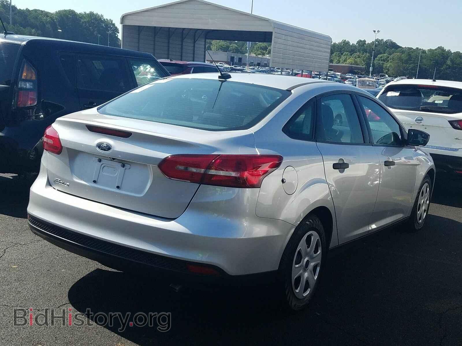 2018 Ford Focus - VIN: 1FADP3E25JL214285 - Фото 2
