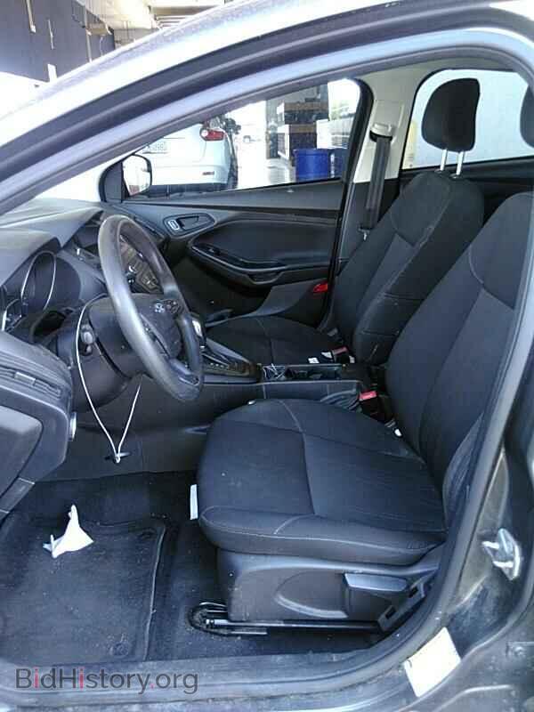 2016 Ford Focus - VIN: 1FADP3E25GL212948 - Photo 3