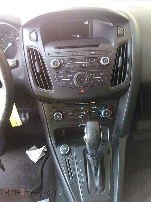 2016 Ford Focus - VIN: 1FADP3E25GL212948 - Photo 4