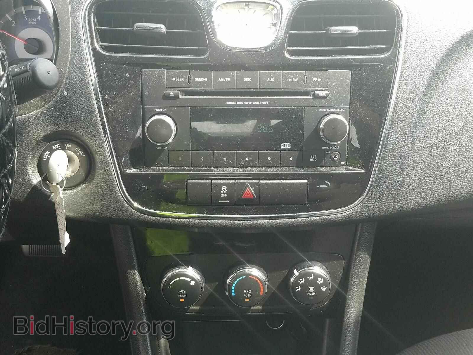 2014 Chrysler 200 - VIN: 1C3CCBAB6EN170717 - Фото 4
