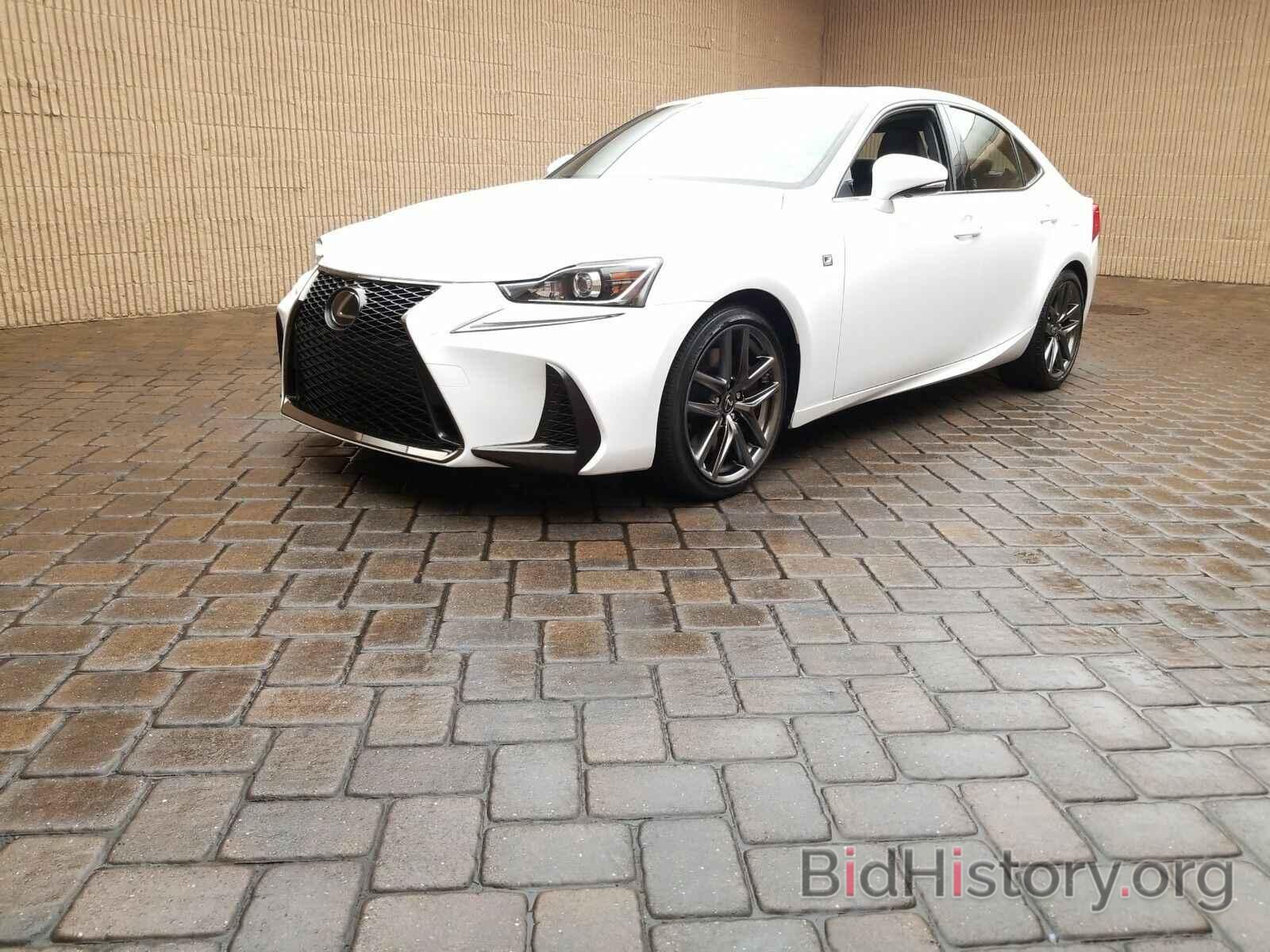 Photo JTHC81D2XJ5031444 - Lexus IS 2018