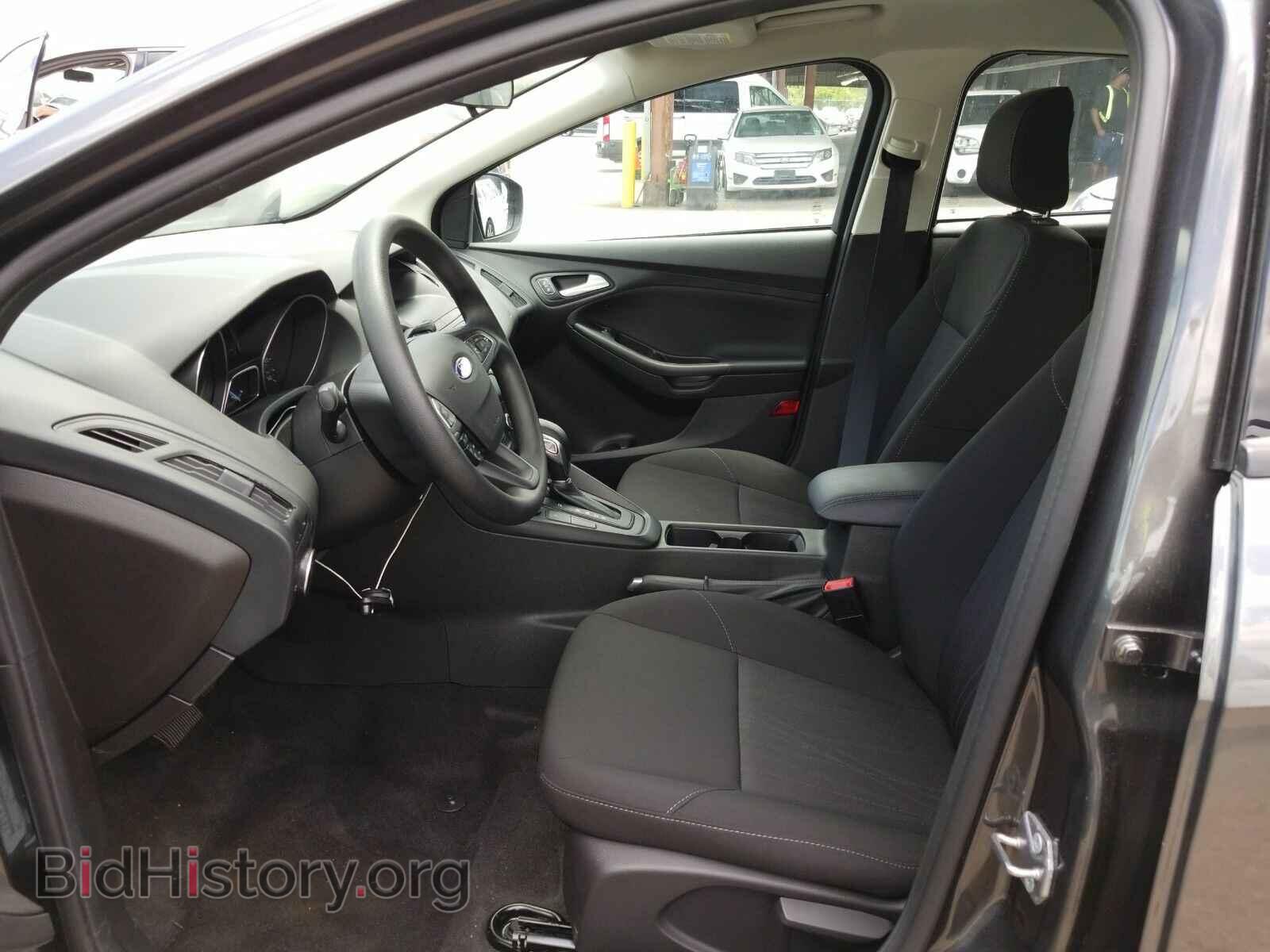 2018 Ford Focus - VIN: 1FADP3FE9JL259206 - Фото 3