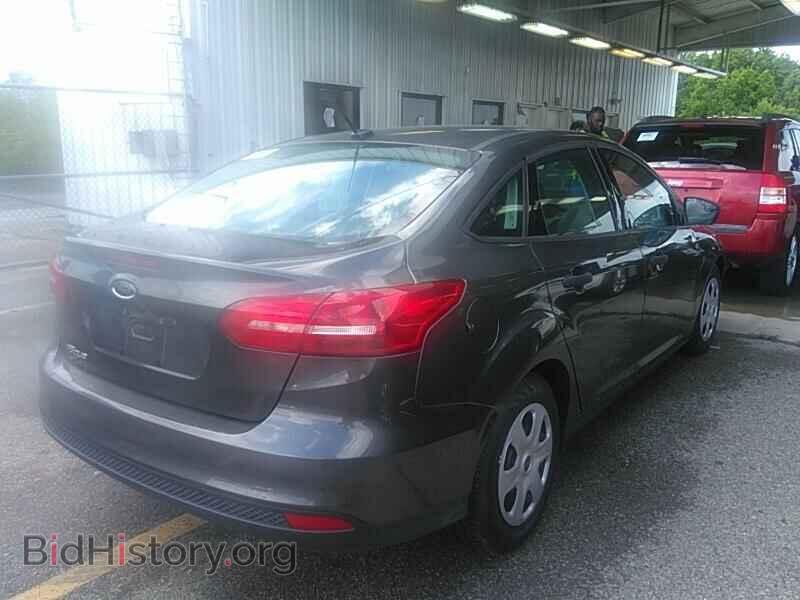 2016 Ford Focus - VIN: 1FADP3E27GL376119 - Photo 2