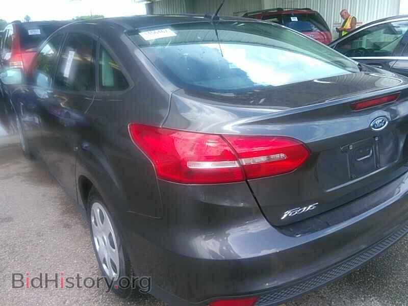 2016 Ford Focus - VIN: 1FADP3E27GL376119 - Photo 9
