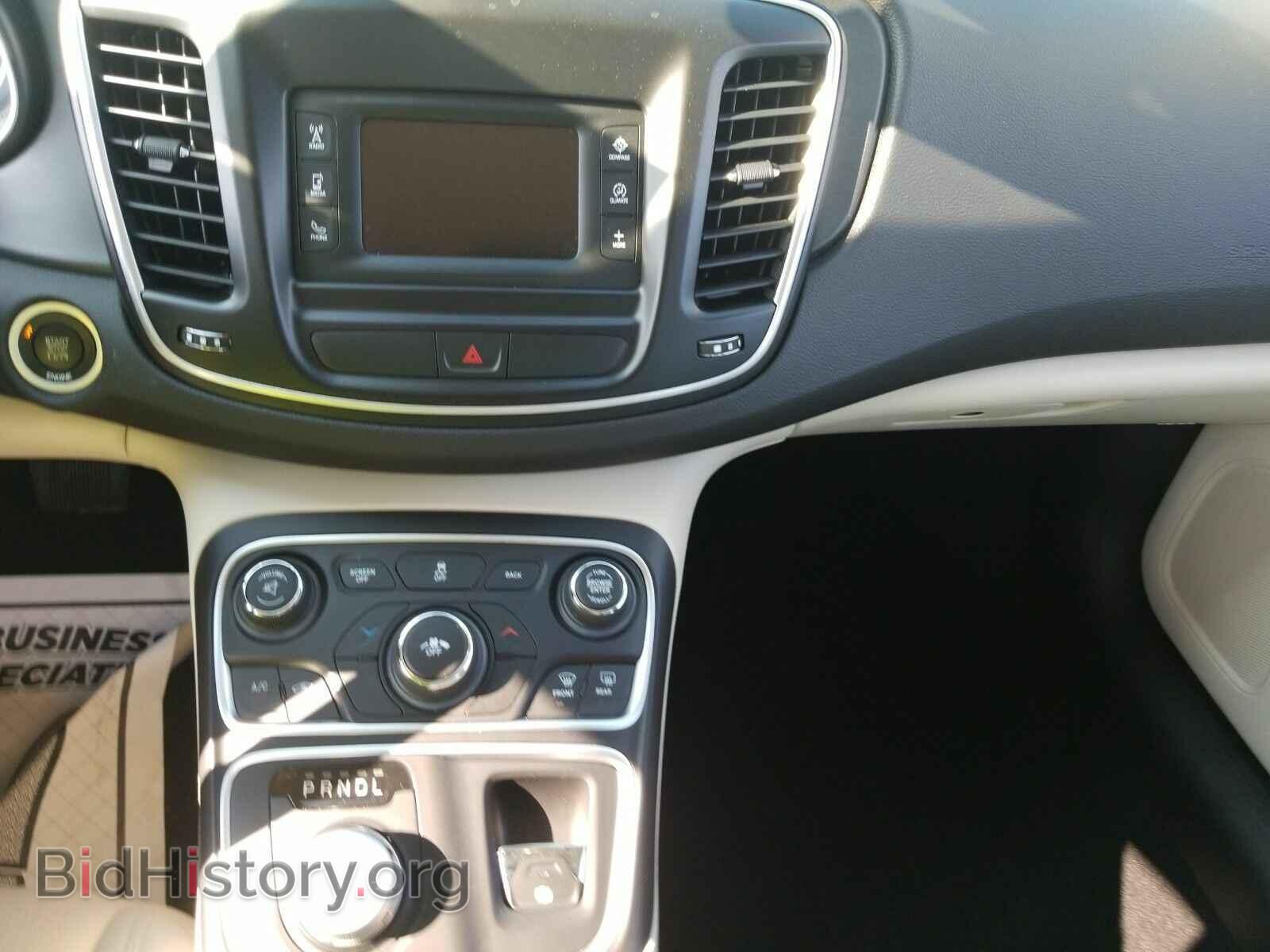 2016 Chrysler 200 - VIN: 1C3CCCFB1GN123998 - Фото 4