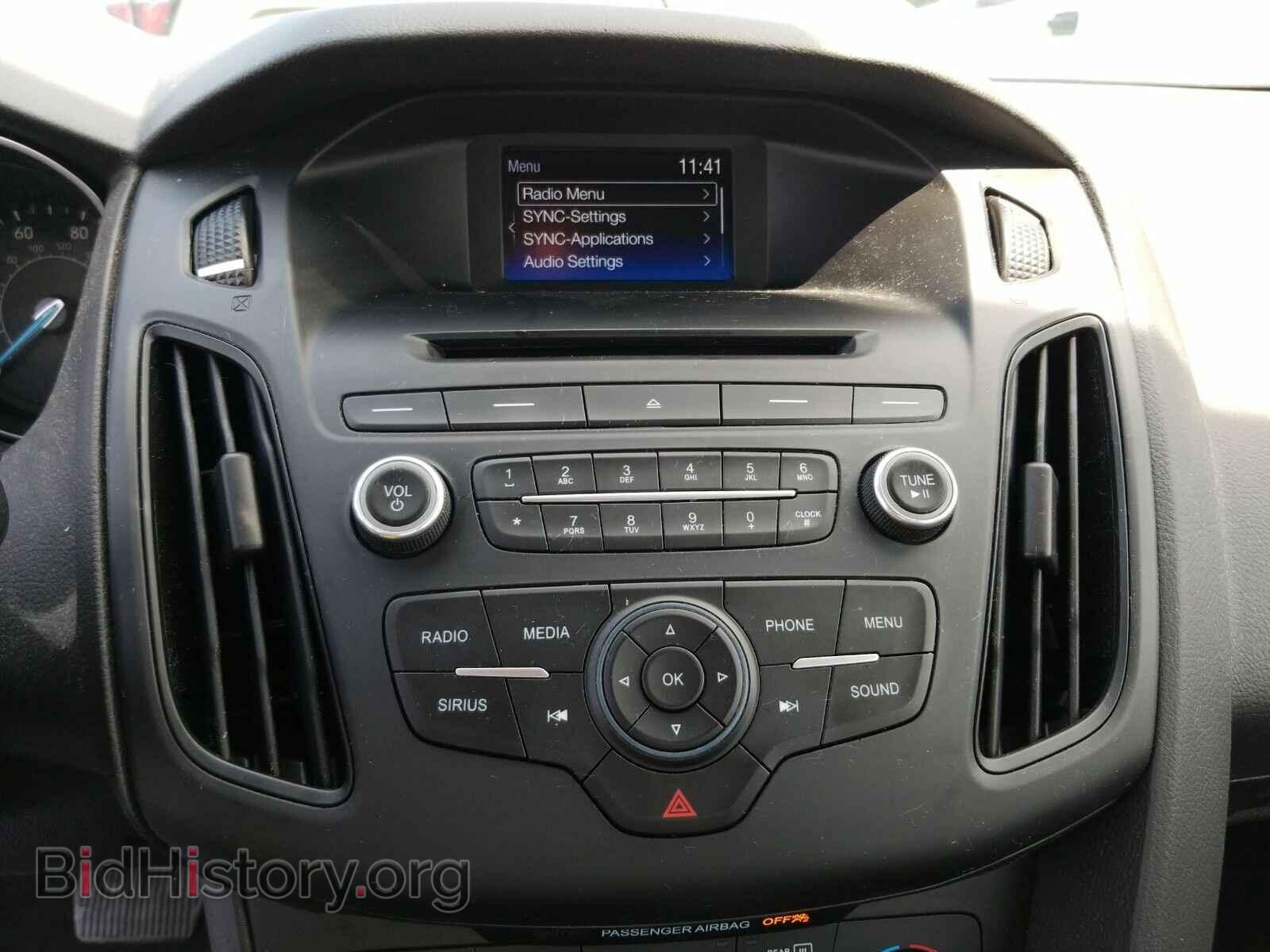 2016 Ford Focus - VIN: 1FADP3F20GL335958 - Photo 4