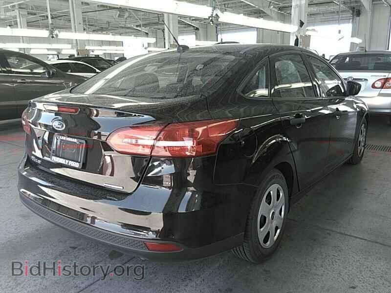 2016 Ford Focus - VIN: 1FADP3E29GL372718 - Photo 2