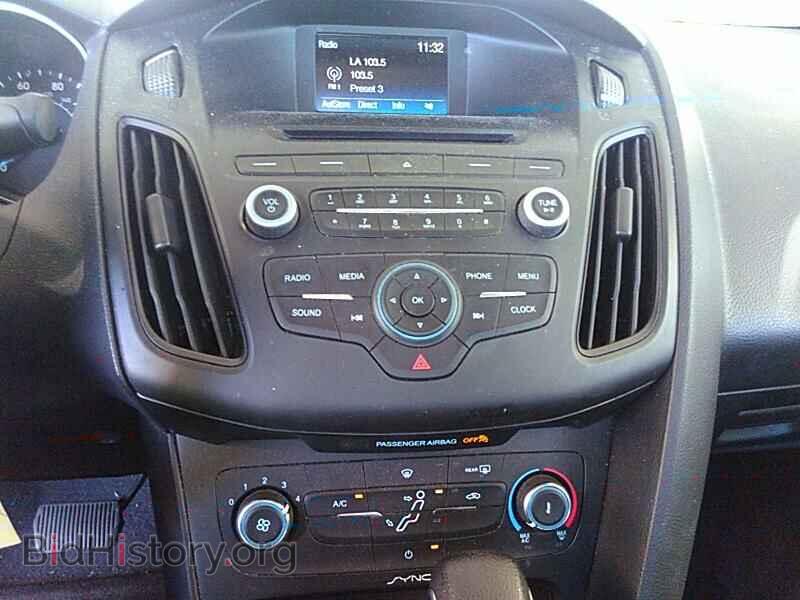 2016 Ford Focus - VIN: 1FADP3E29GL372718 - Photo 4