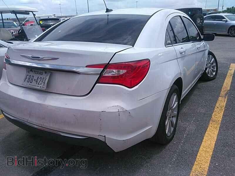 2013 Chrysler 200 - VIN: 1C3CCBBB8DN693864 - Фото 2
