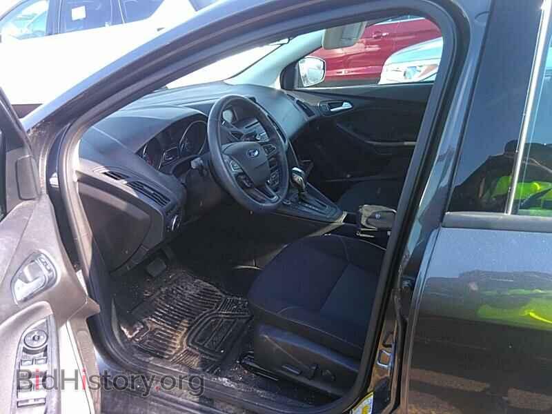 2016 Ford Focus - VIN: 1FADP3FE3GL229613 - Photo 3