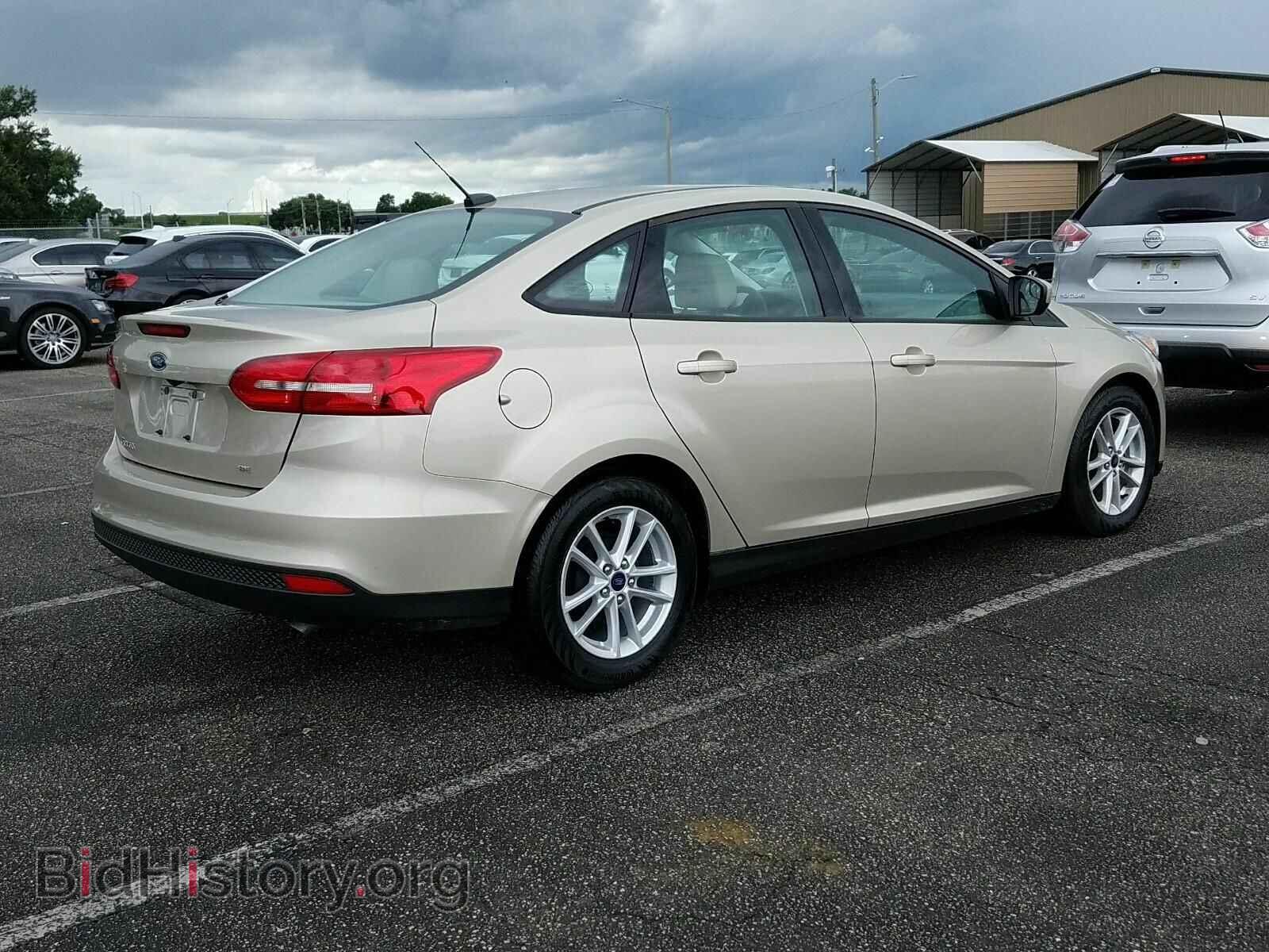 2018 Ford Focus - VIN: 1FADP3F28JL308188 - Фото 2