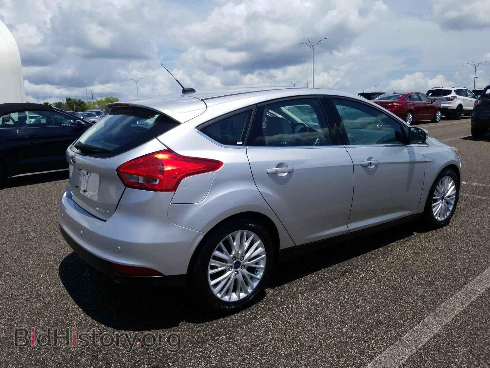 2018 Ford Focus - VIN: 1FADP3N25JL279377 - Фото 2