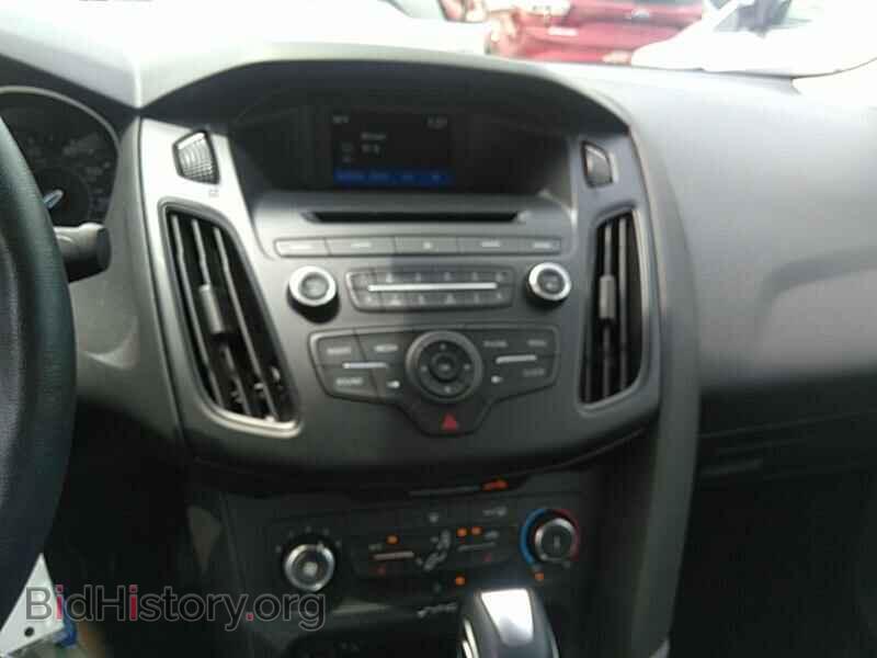 2016 Ford Focus - VIN: 1FADP3F27GL267285 - Photo 4