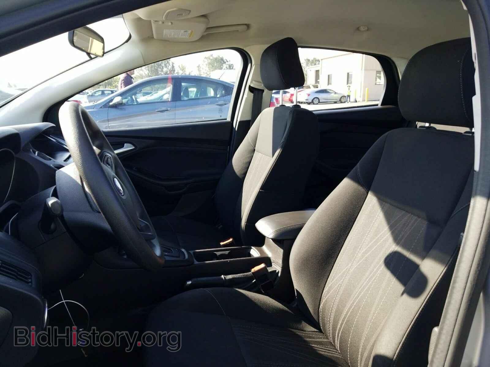 2017 Ford Focus - VIN: 1FADP3F25HL271501 - Фото 3