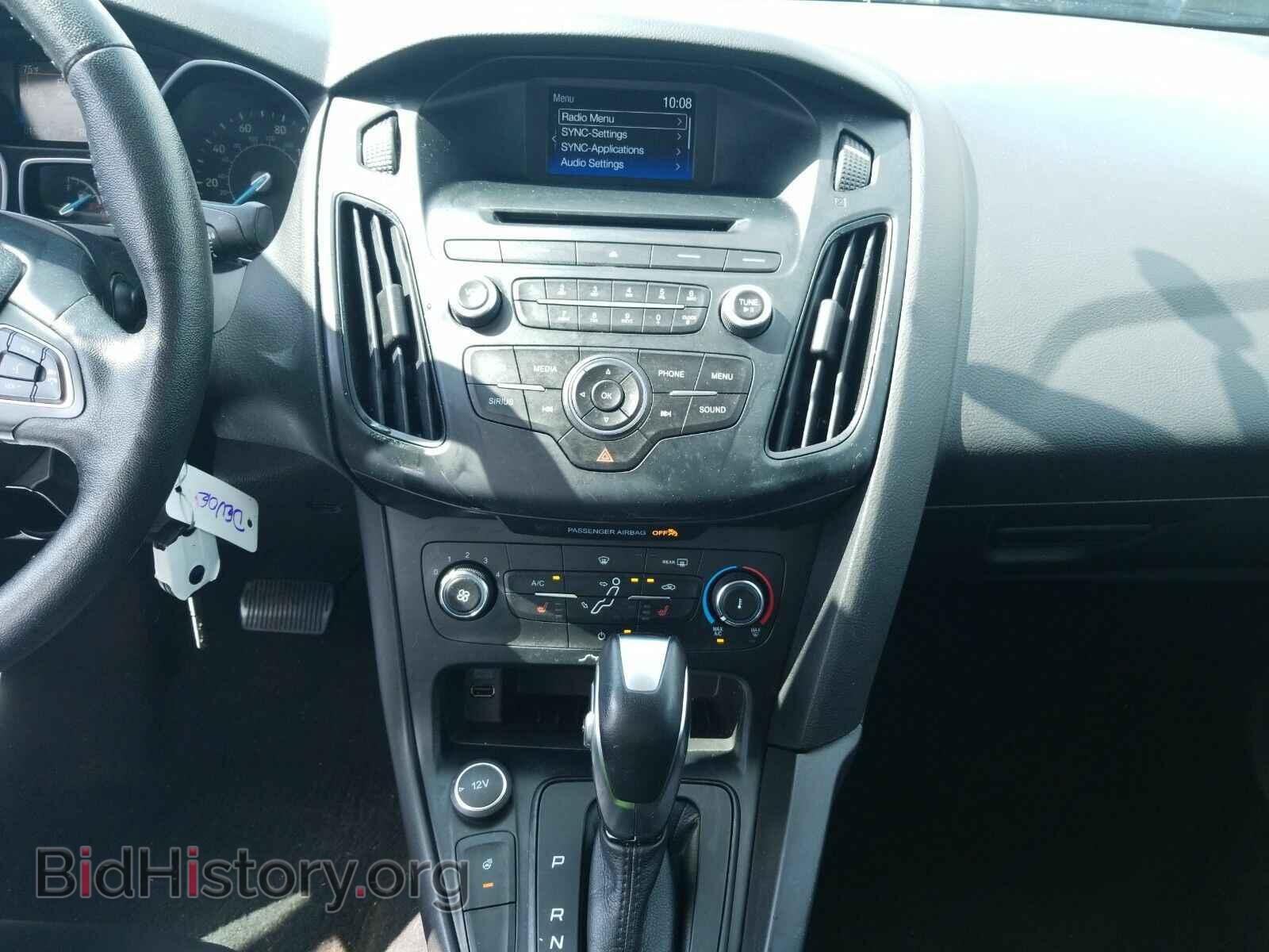 2016 Ford Focus - VIN: 1FADP3F25GL292248 - Photo 4