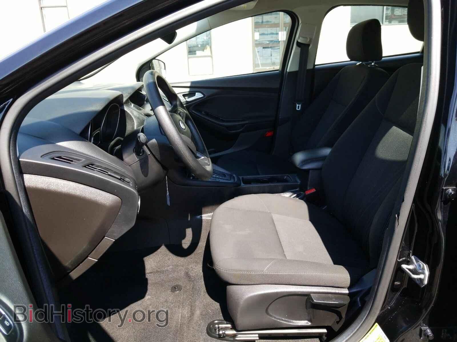 2016 Ford Focus - VIN: 1FADP3K25GL389049 - Photo 3