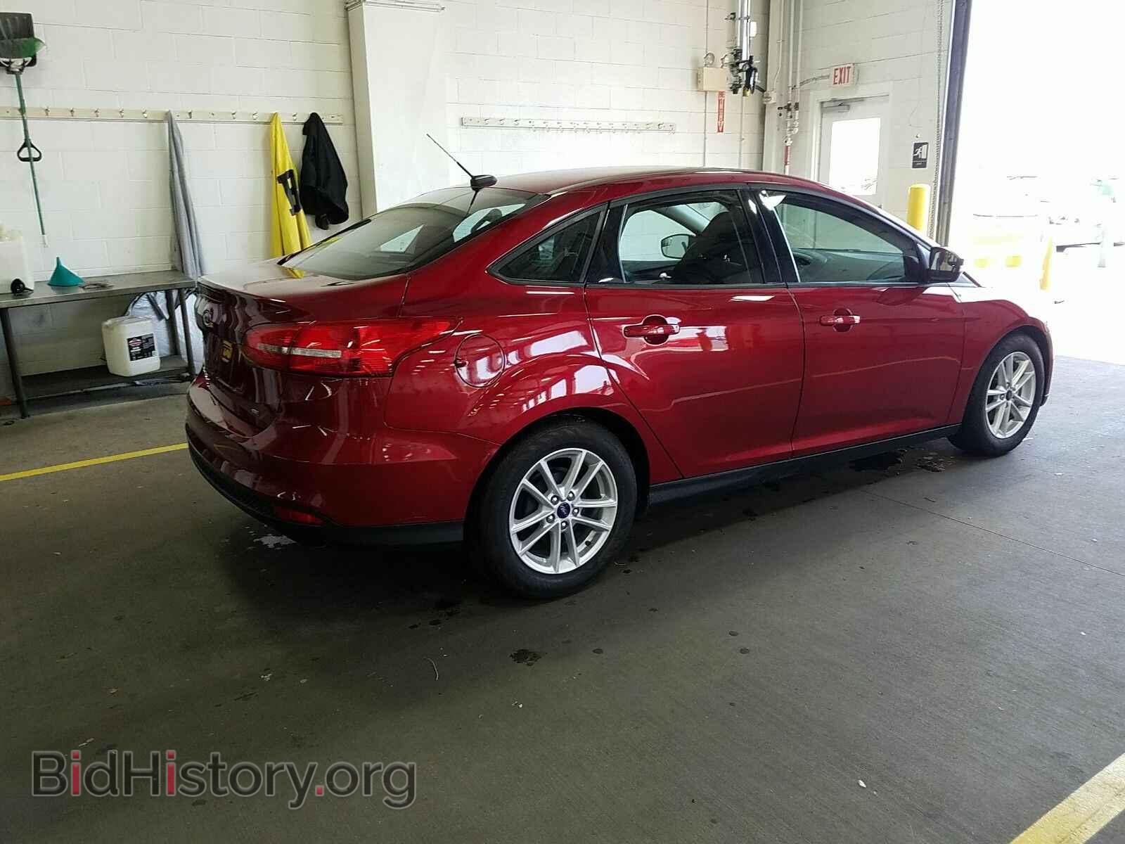 2016 Ford Focus - VIN: 1FADP3F2XGL304104 - Фото 2