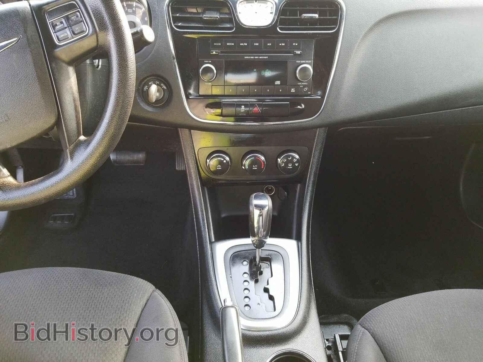 2013 Chrysler 200 - VIN: 1C3CCBAB2DN588478 - Photo 4