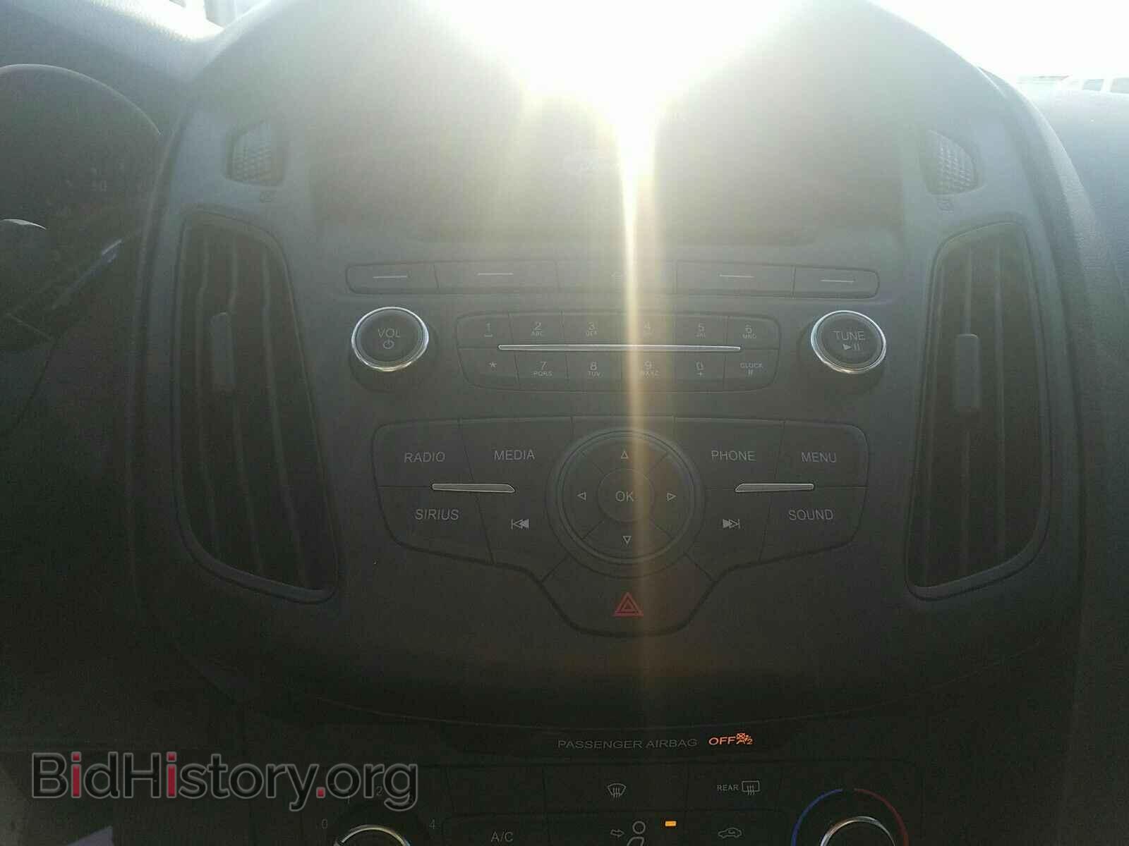 2016 Ford Focus - VIN: 1FADP3F26GL244919 - Photo 4