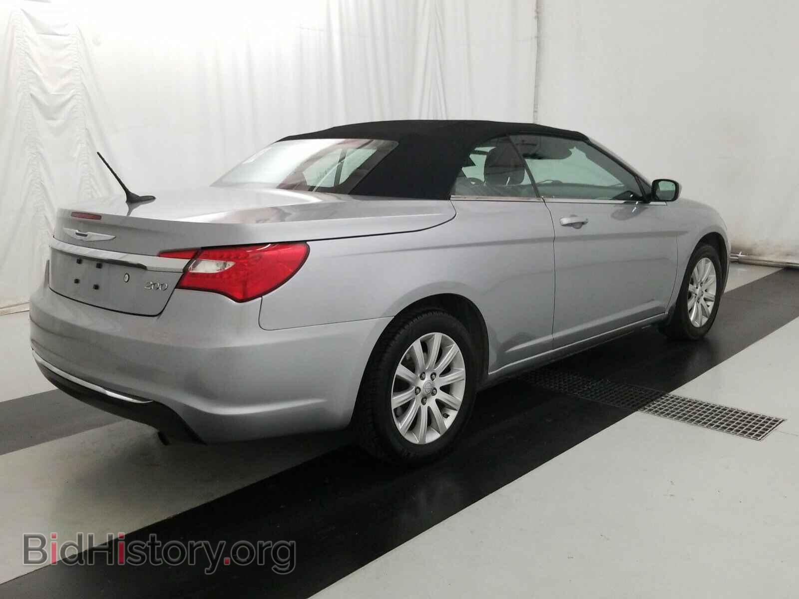 2013 Chrysler 200 - VIN: 1C3BCBEB5DN755552 - Photo 4