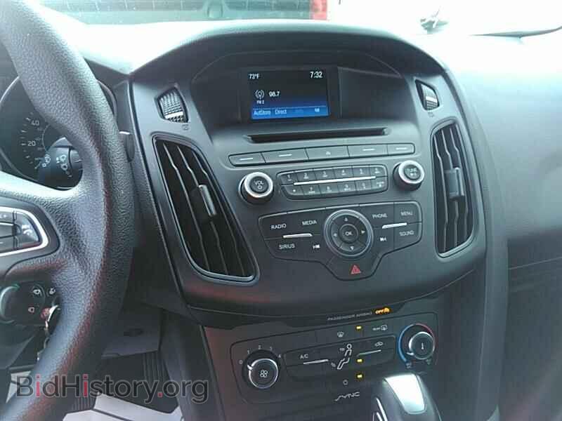 2016 Ford Focus - VIN: 1FADP3F21GL378057 - Photo 4