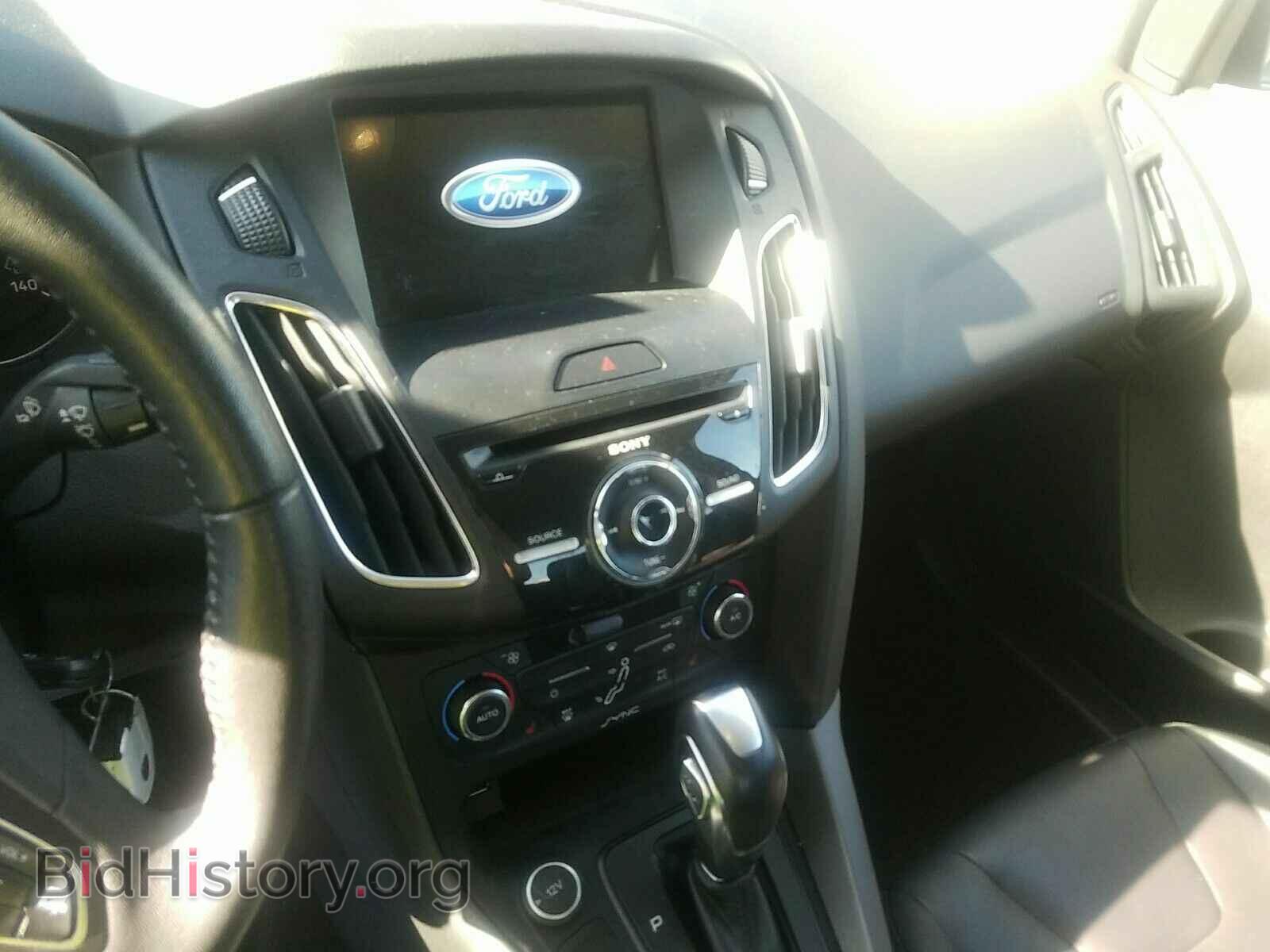 2016 Ford Focus - VIN: 1FADP3F21GL319073 - Photo 4