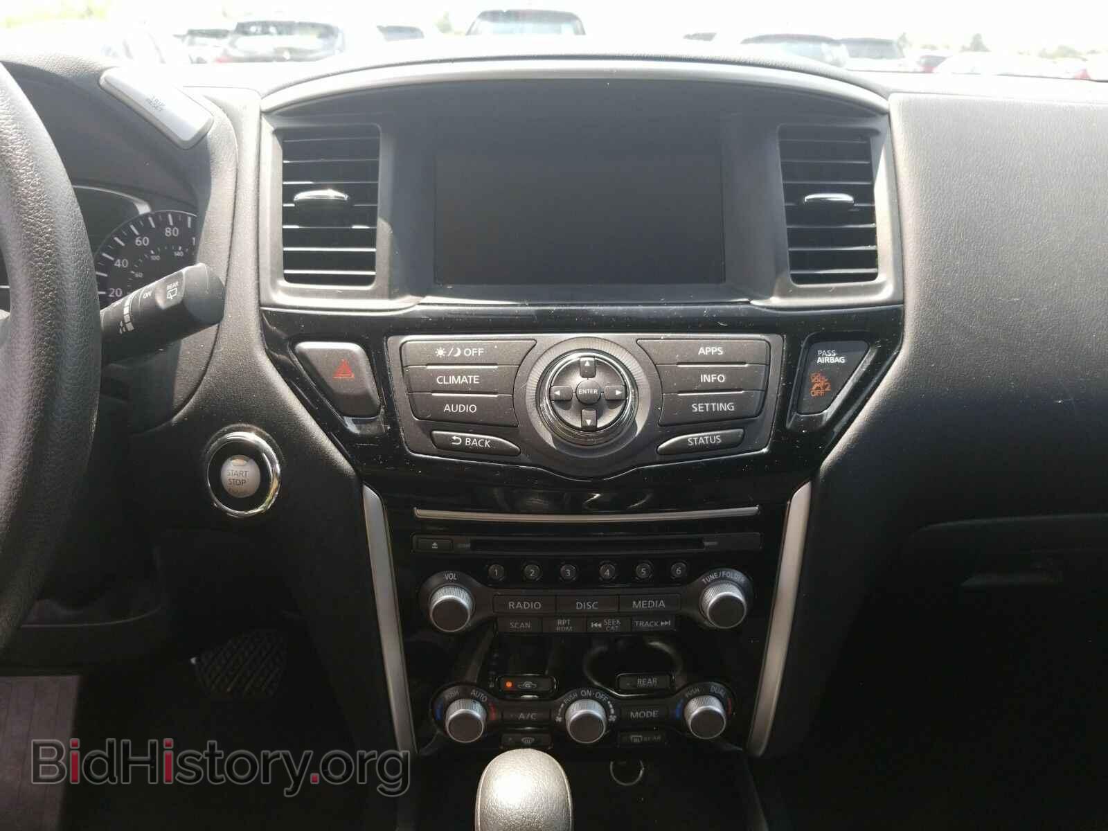 2017 Nissan Pathfinder - VIN: 5N1DR2MM7HC639417 - Фото 4