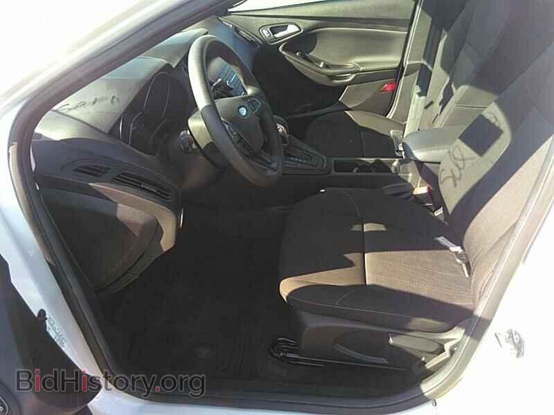 2018 Ford Focus - VIN: 1FADP3F28JL225165 - Фото 3
