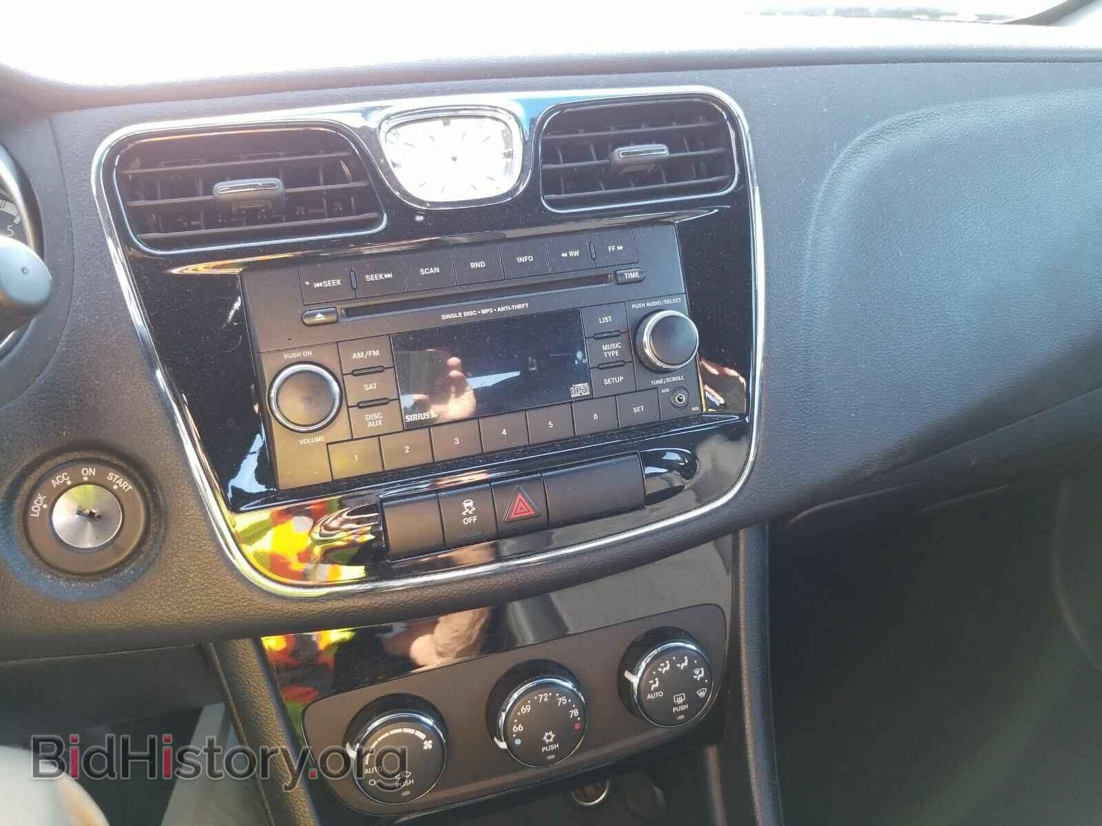 2013 Chrysler 200 - VIN: 1C3CCBBG2DN556463 - Photo 4