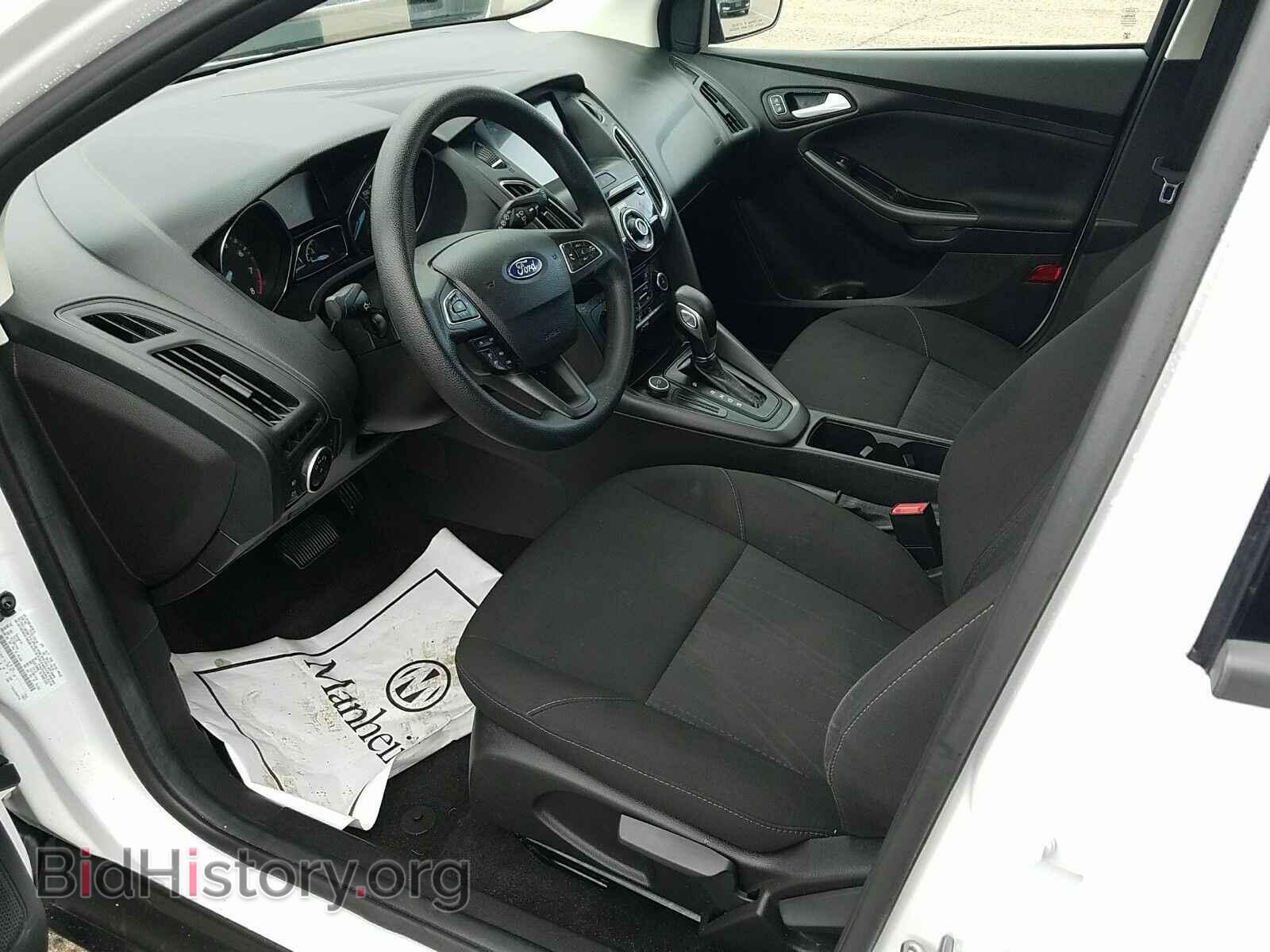 2017 Ford Focus - VIN: 1FADP3M28HL302128 - Фото 3