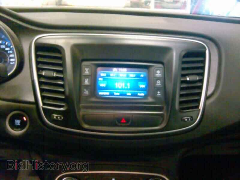 2016 Chrysler 200 - VIN: 1C3CCCAB0GN103409 - Фото 4
