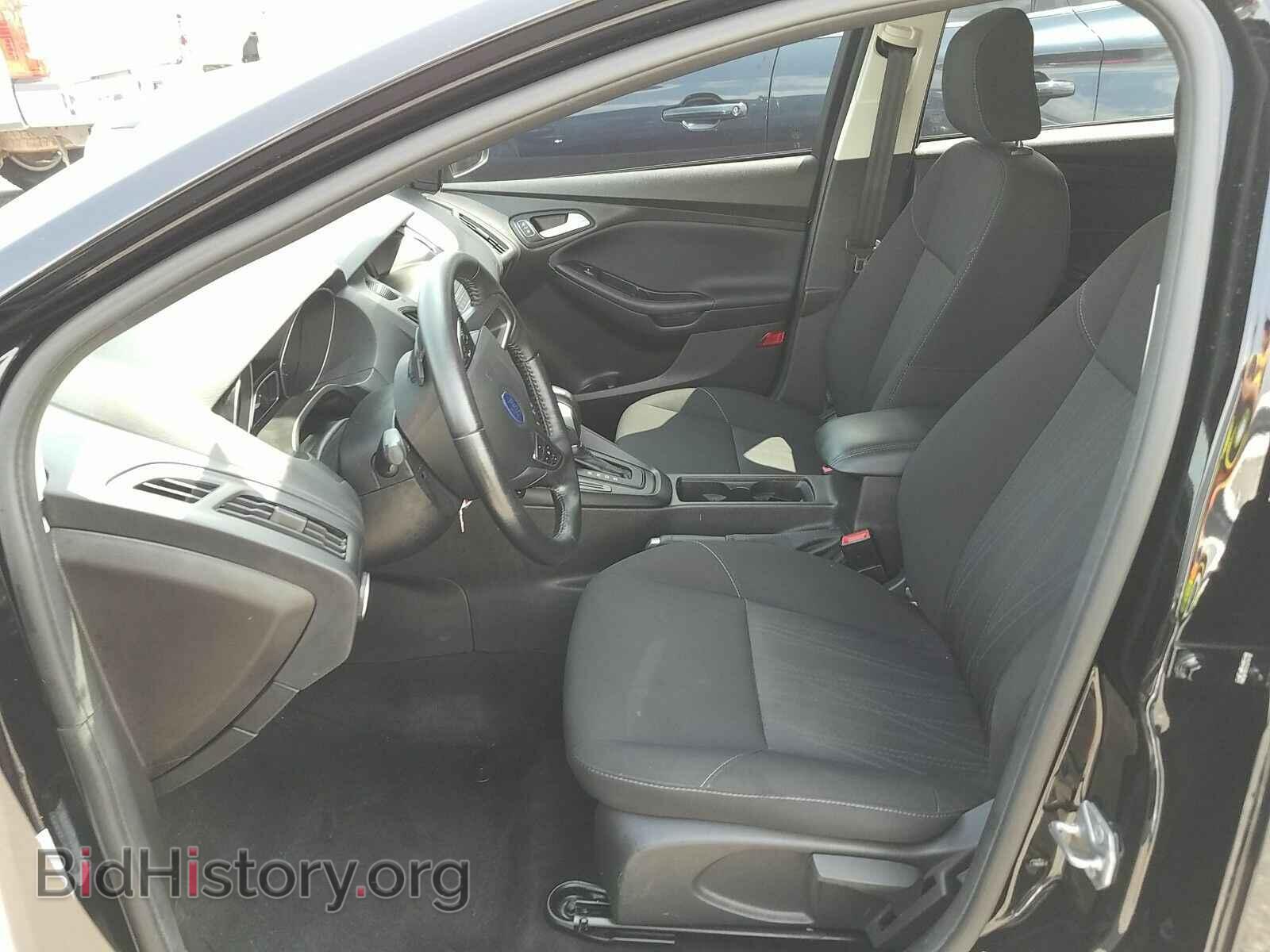 2016 Ford Focus - VIN: 1FADP3K28GL357972 - Photo 3