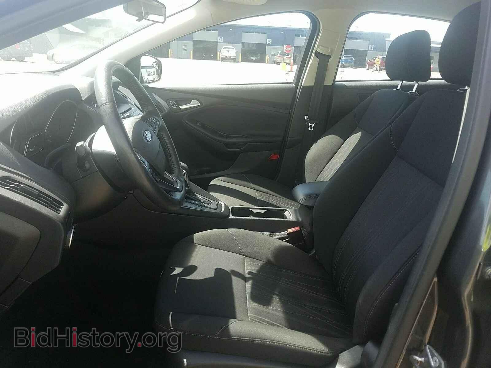 2017 Ford Focus - VIN: 1FADP3F21HL219671 - Фото 3