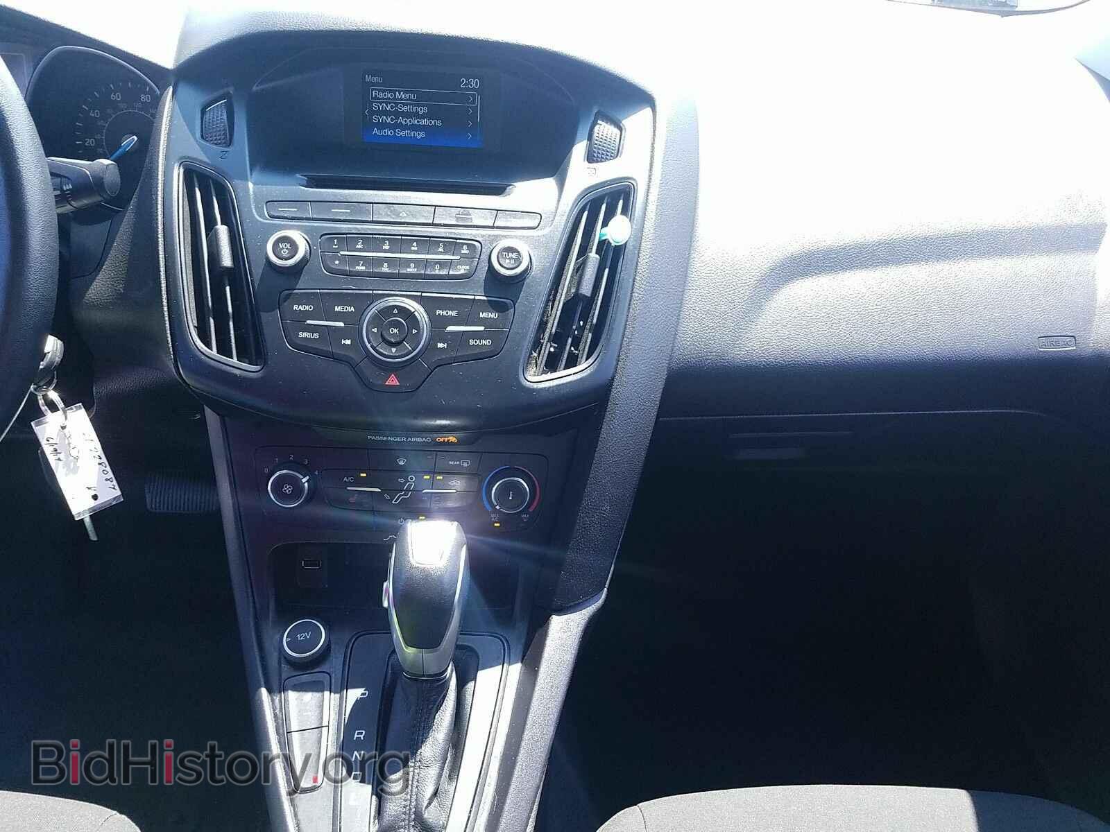 2016 Ford Focus - VIN: 1FADP3F26GL228087 - Photo 4