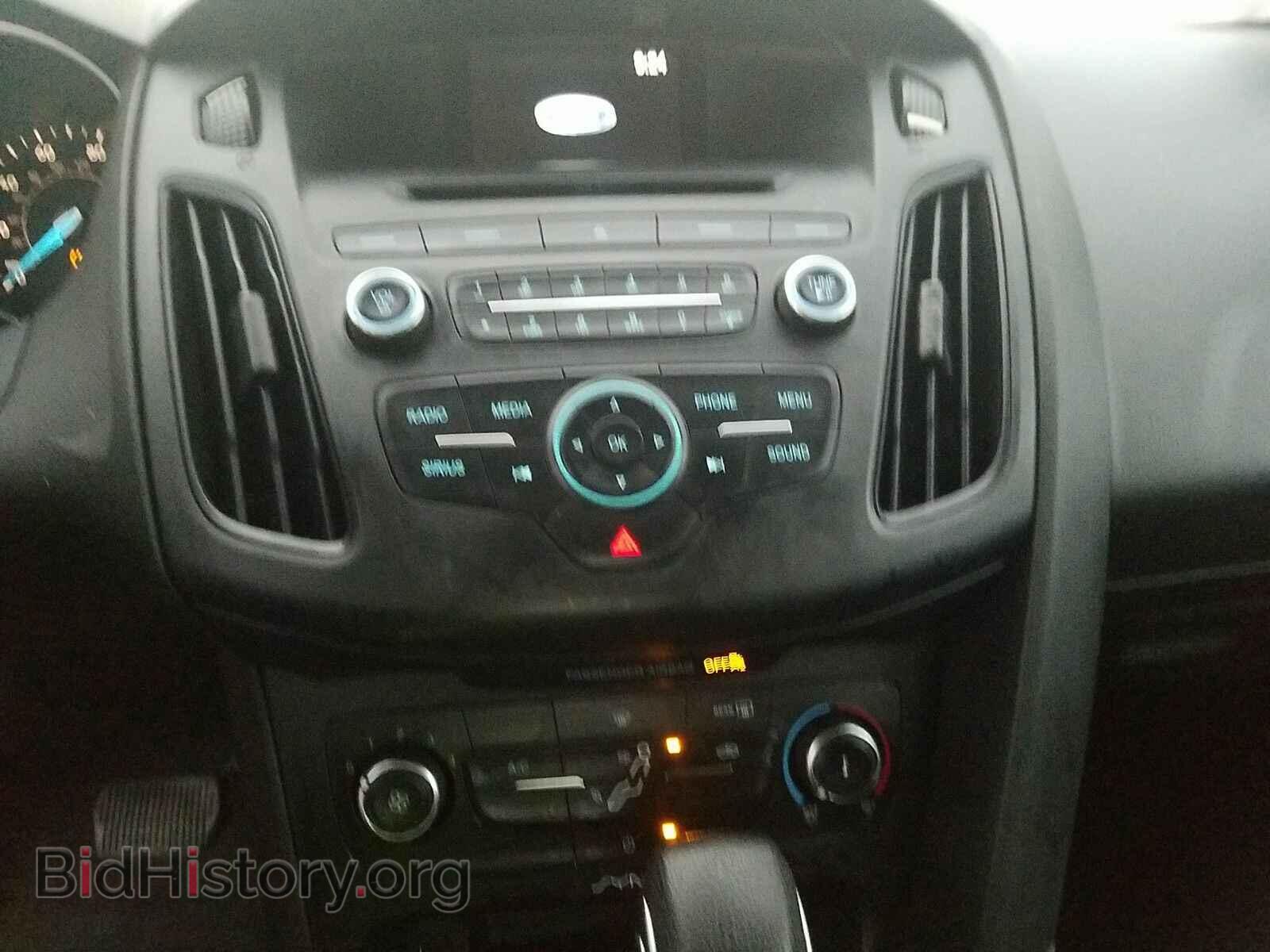 2017 Ford Focus - VIN: 1FADP3F28HL204956 - Фото 4