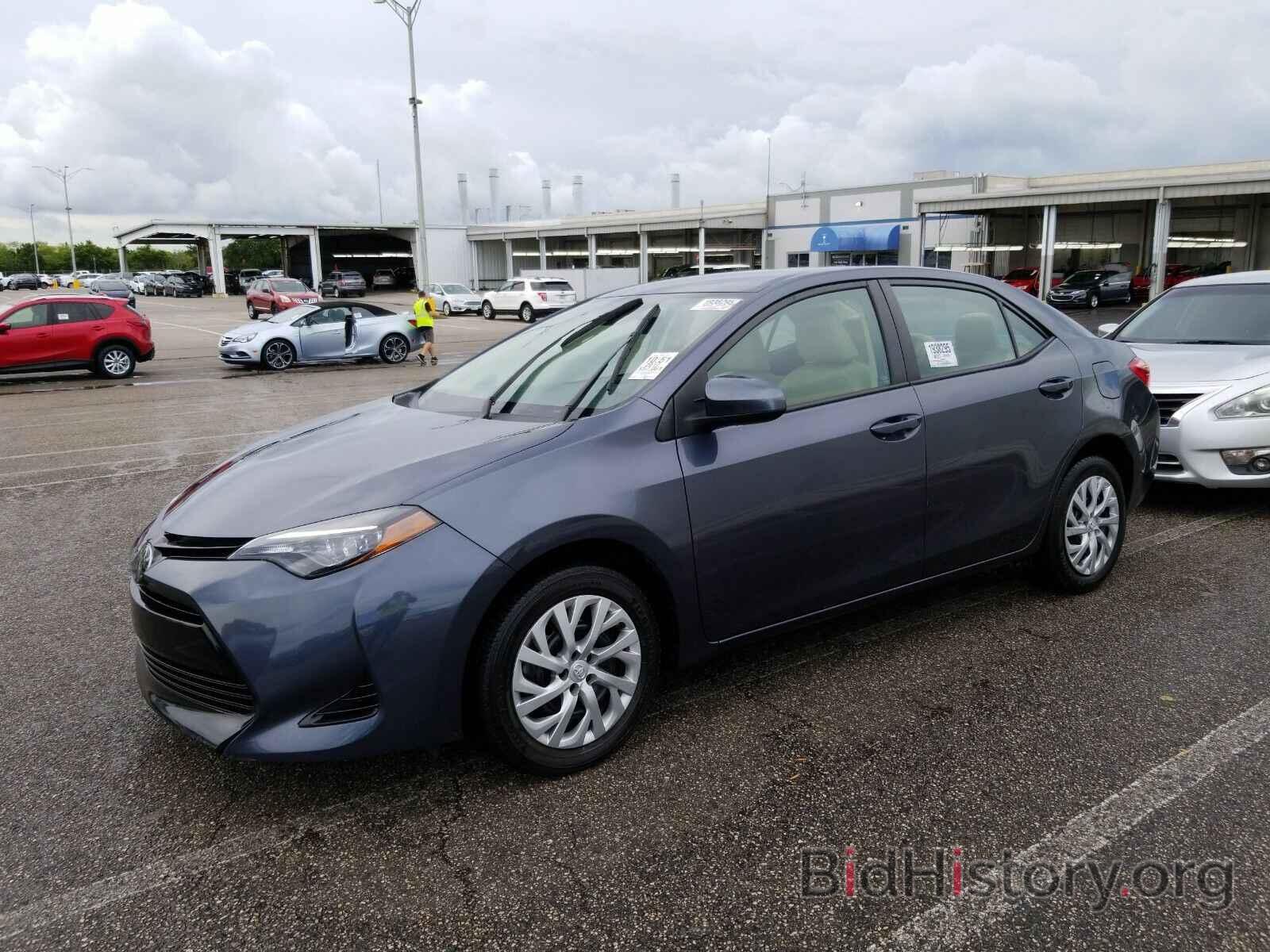 Photo 5YFBURHE8HP702604 - Toyota Corolla 2017