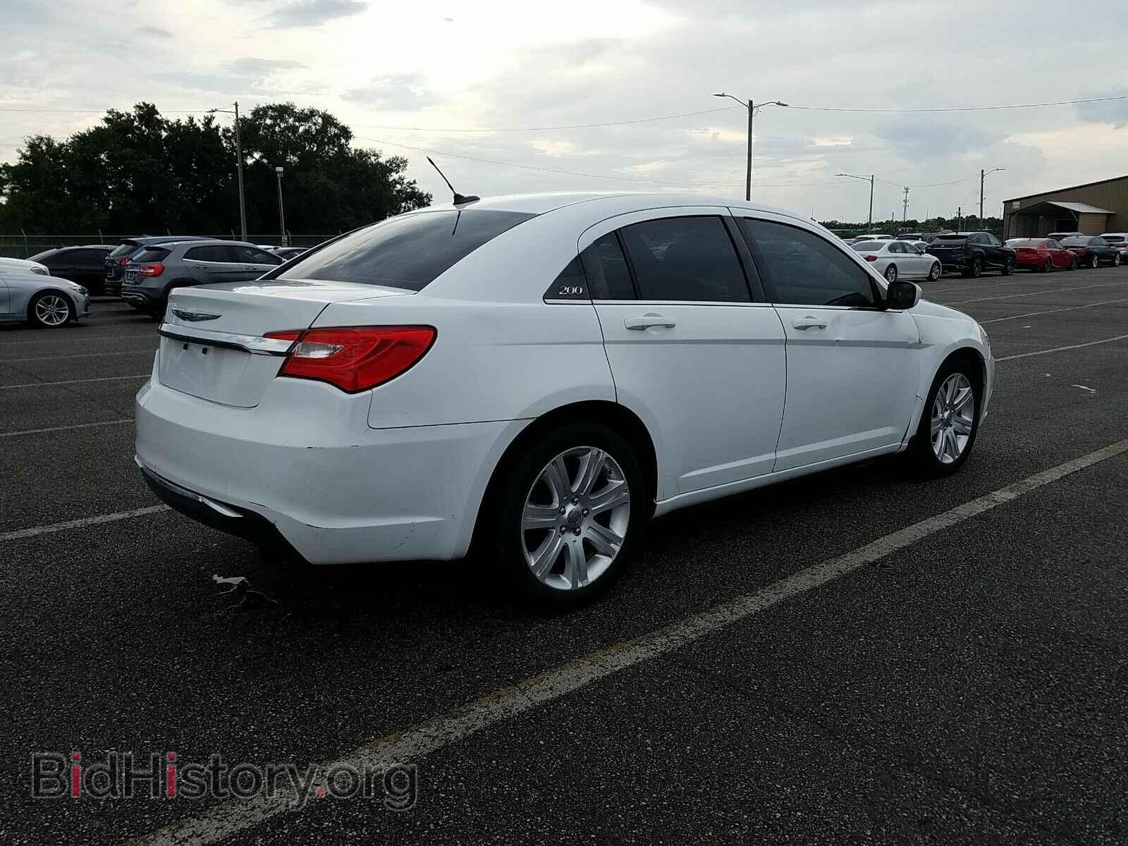 2013 Chrysler 200 - VIN: 1C3CCBABXDN671642 - Фото 2