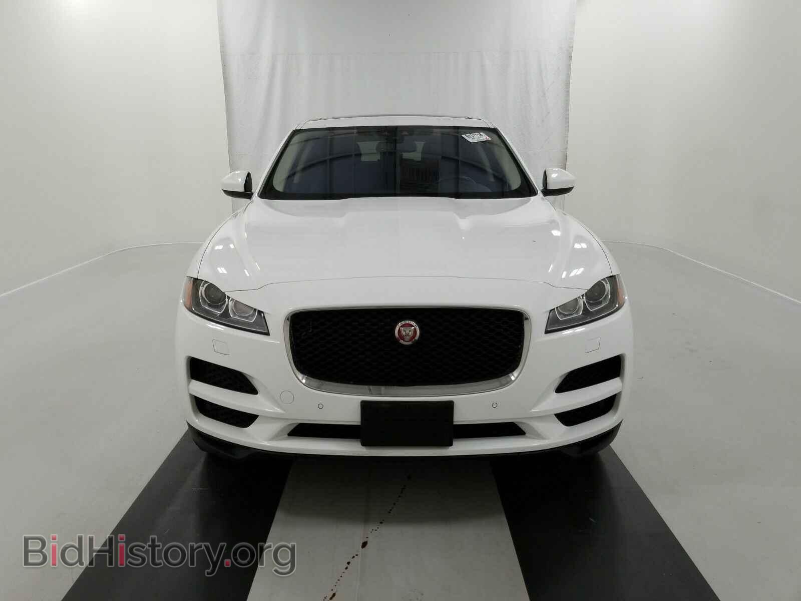 2017 Jaguar F-PACE - VIN: SADCJ2BVXHA048033 - Фото 2