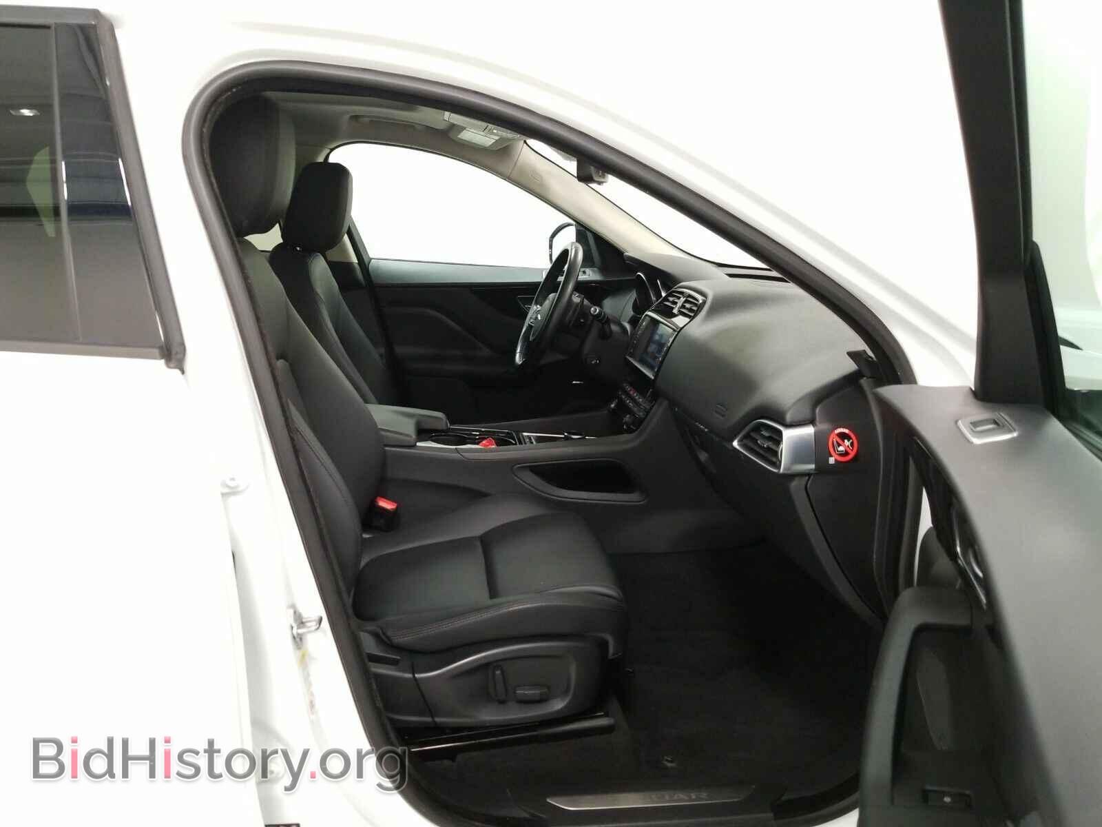 2017 Jaguar F-PACE - VIN: SADCJ2BVXHA048033 - Фото 8