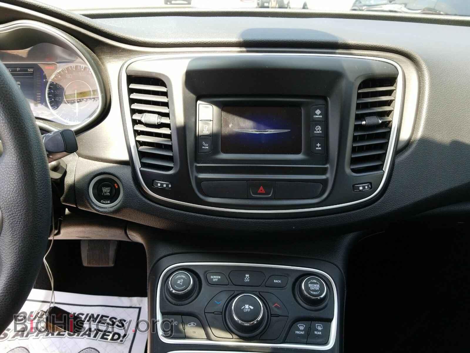 2016 Chrysler 200 - VIN: 1C3CCCAB7GN105142 - Фото 4