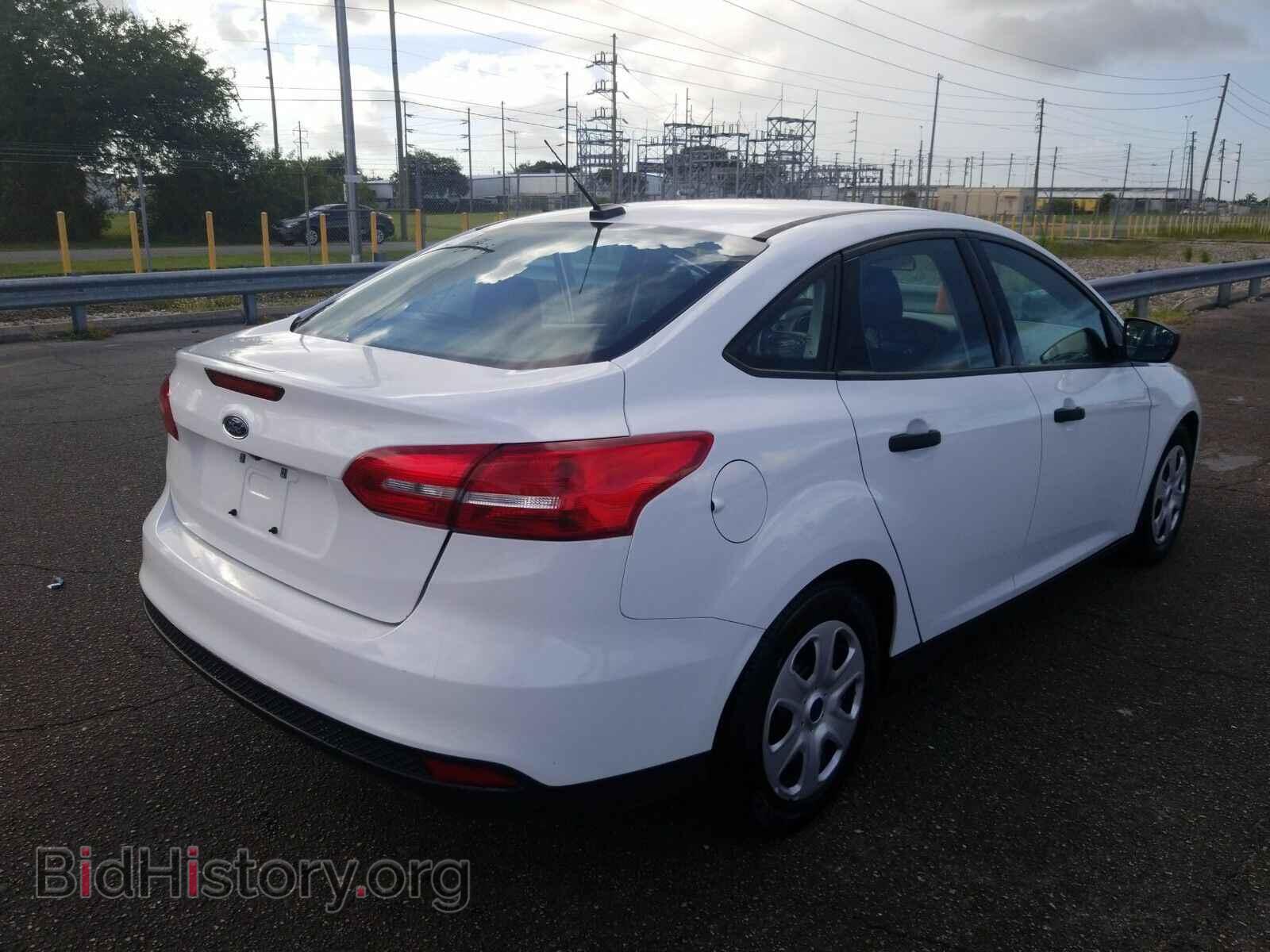 2016 Ford Focus - VIN: 1FADP3E24GL329632 - Фото 2