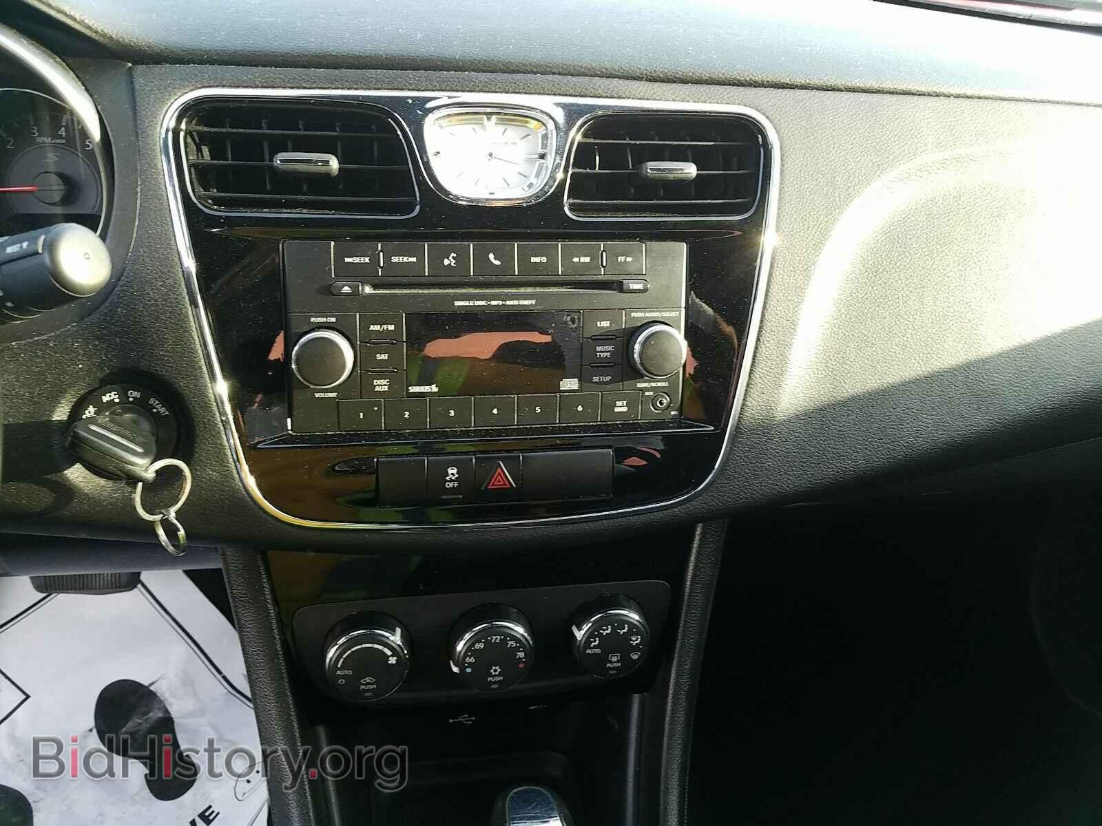 2013 Chrysler 200 - VIN: 1C3CCBBG3DN720061 - Фото 4