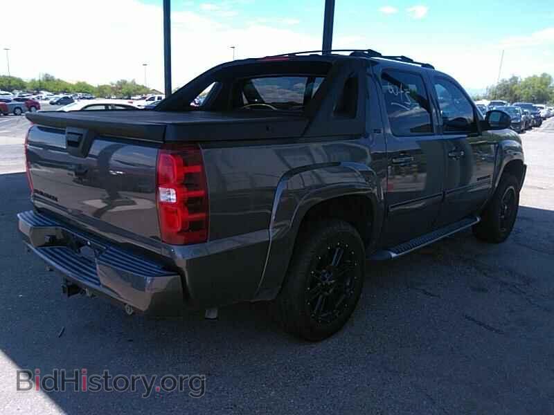 2011 Chevrolet Avalanche - VIN: 3GNTKFE38BG107509 - Фото 2