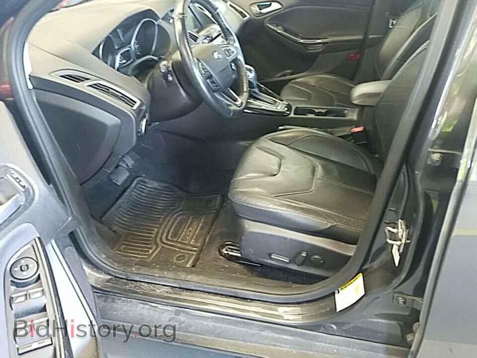 2016 Ford Focus - VIN: 1FADP3J22GL223802 - Photo 3
