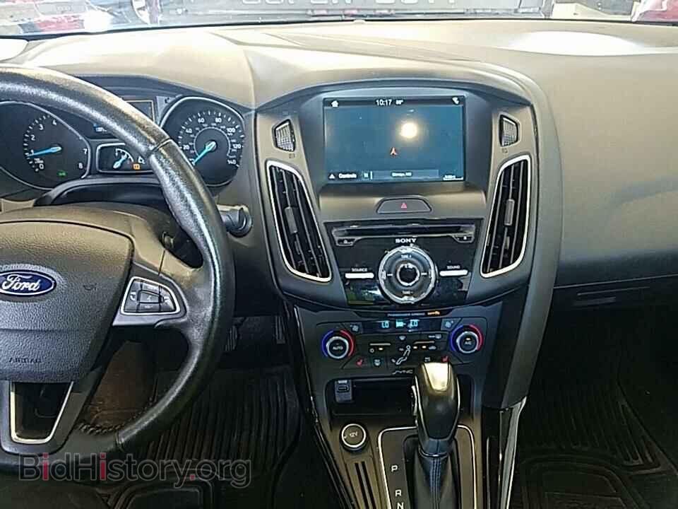 2016 Ford Focus - VIN: 1FADP3J22GL223802 - Photo 4