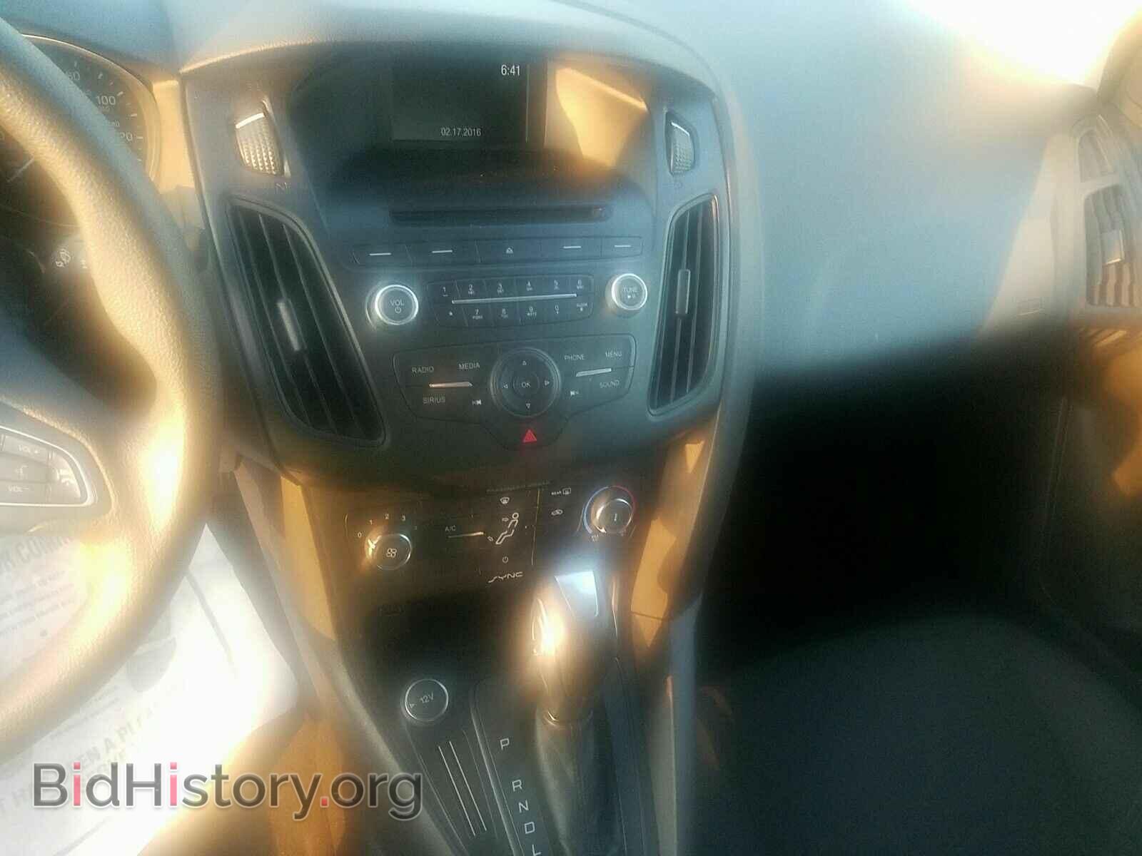 2016 Ford Focus - VIN: 1FADP3F2XGL227170 - Photo 4