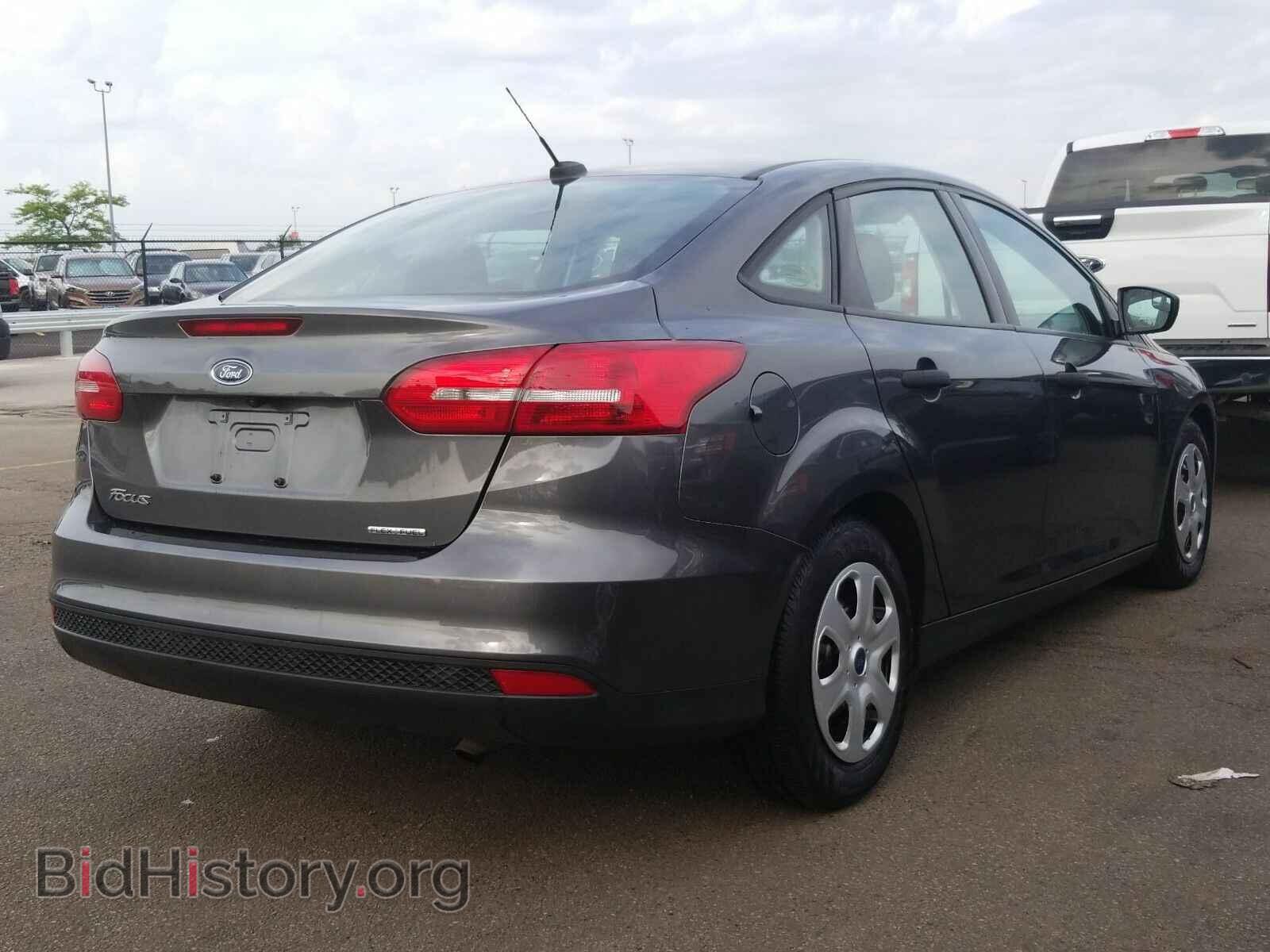 2016 Ford Focus - VIN: 1FADP3E25GL359688 - Photo 2