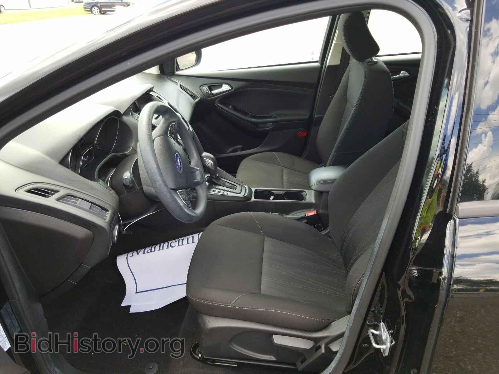 2017 Ford Focus - VIN: 1FADP3K24HL259409 - Фото 3
