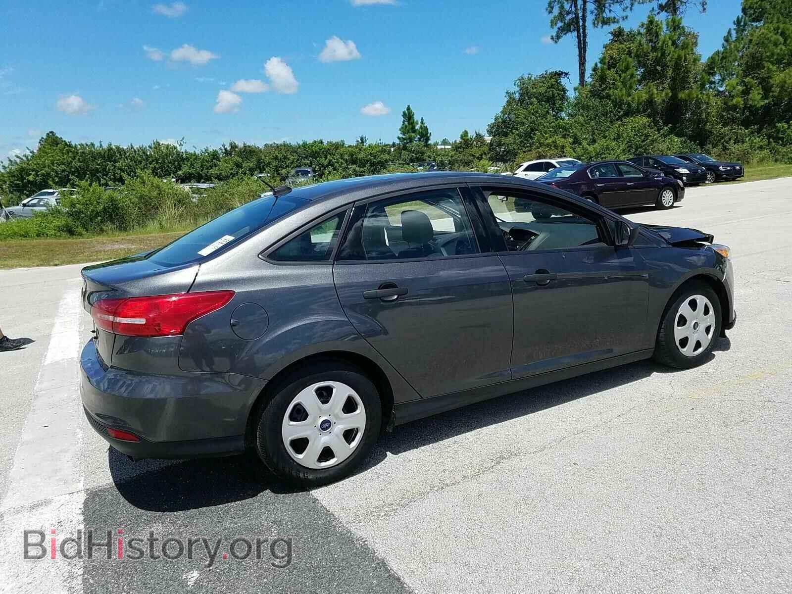 2016 Ford Focus - VIN: 1FADP3E2XGL331045 - Photo 2