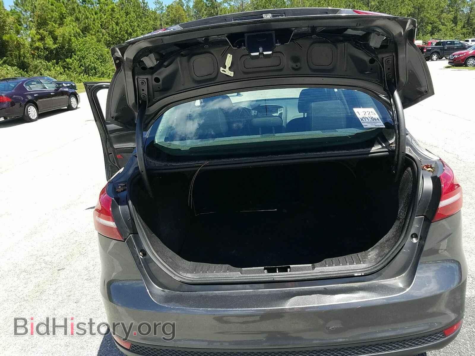 2016 Ford Focus - VIN: 1FADP3E2XGL331045 - Photo 7